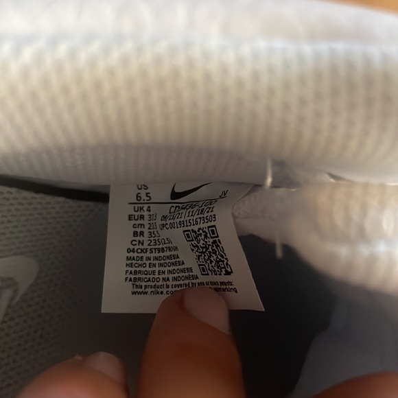 NWOT Nike women’s court shoes vision MID - Picture 7 of 7